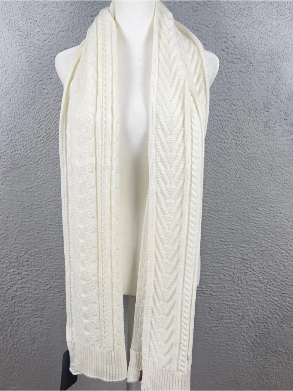 NWT Fabletics The Cable Knit Scarf Womens One Size Ivory Logo Preppy Comfy - Picture 3 of 7